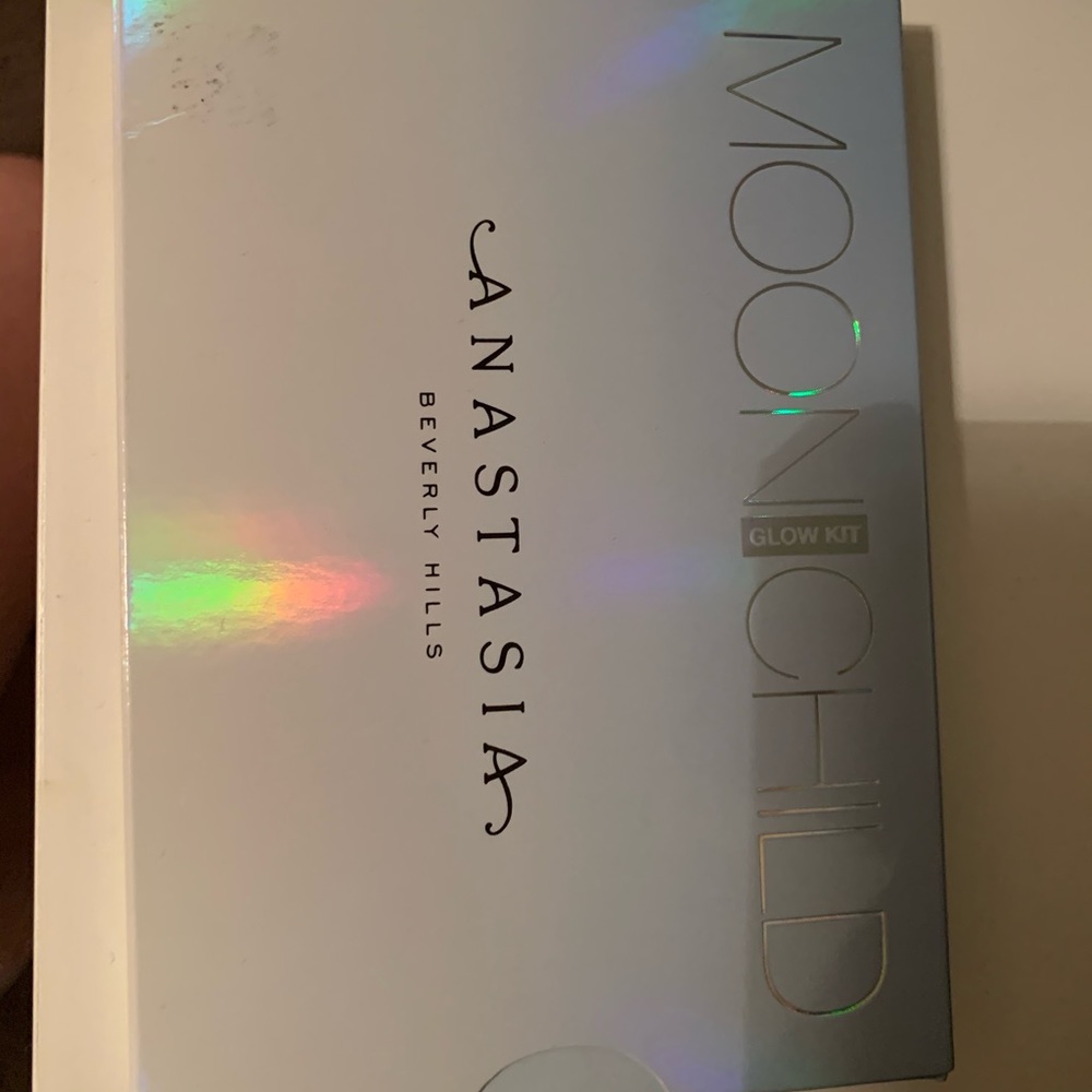 Anastasia Beverly Hills hightlight